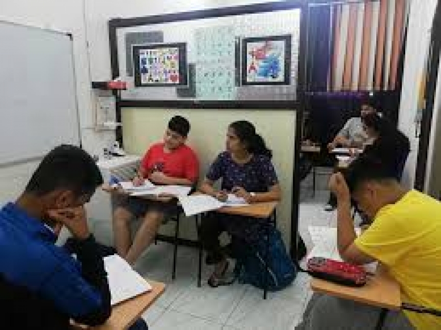 THE FOREIGN LANGUAGE HUB